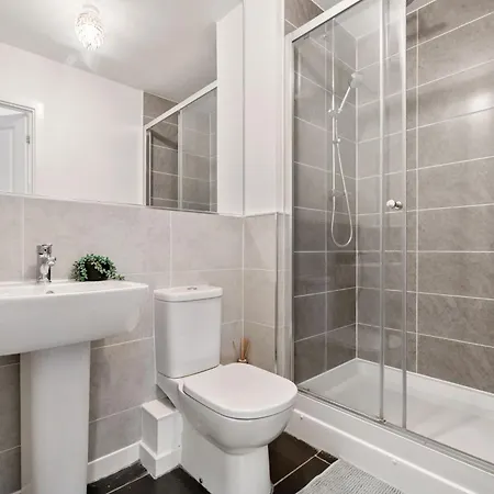 Deluxe 2-Bedrooms Hideaway In Ashford, Great Location, Close To M20 Ashford  Exterior photo
