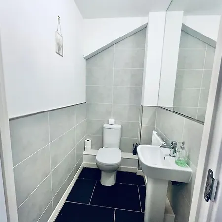 Deluxe 2-Bedrooms Hideaway In Ashford, Great Location, Close To M20 Ashford  Exterior photo