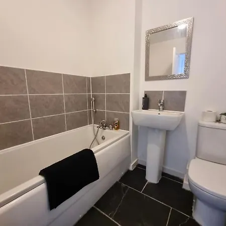 Deluxe 2-Bedrooms Hideaway In Ashford, Great Location, Close To M20 Ashford  Exterior photo