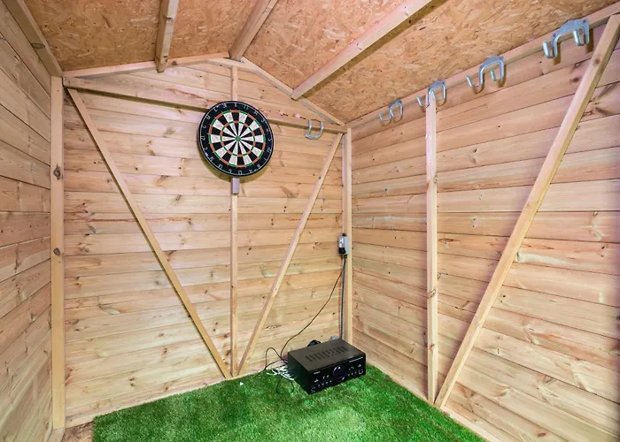 Deluxe 2-Bedrooms Hideaway In Ashford, Great Location, Close To M20