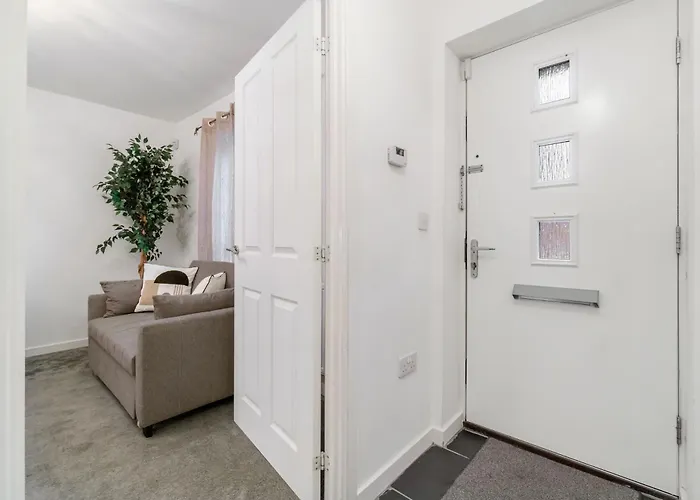 Deluxe 2-Bedrooms Hideaway In Ashford, Great Location, Close To M20