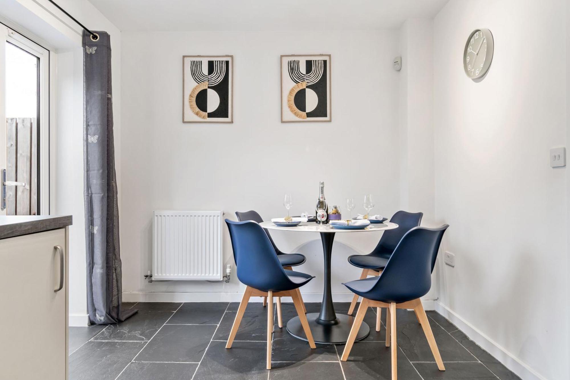 Deluxe 2-bedrooms Hideaway In Ashford, Great Location, Close To M20 *