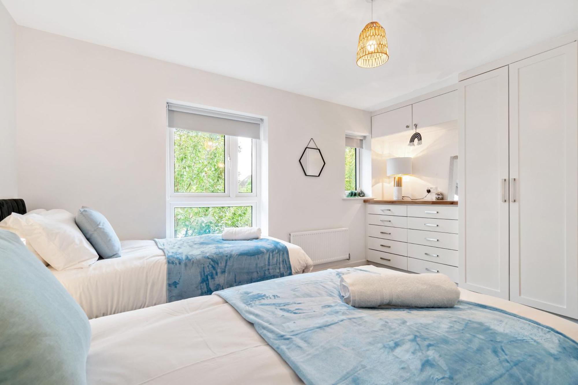 Deluxe 2-bedrooms Hideaway In Ashford, Great Location, Close To M20 *