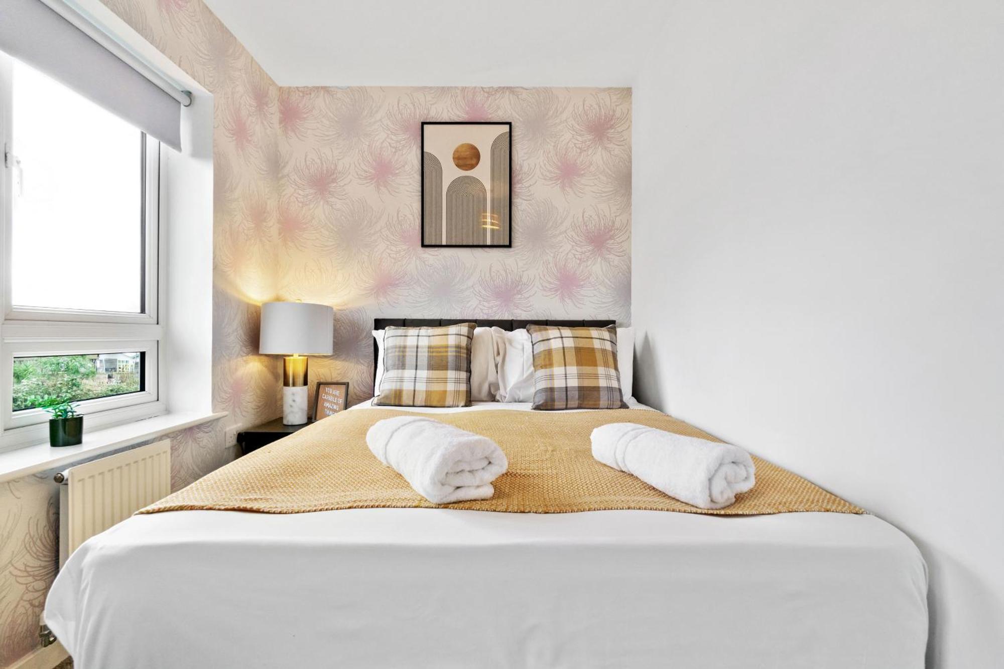 Deluxe 2-bedrooms Hideaway In Ashford, Great Location, Close To M20 Ashford (Kent)